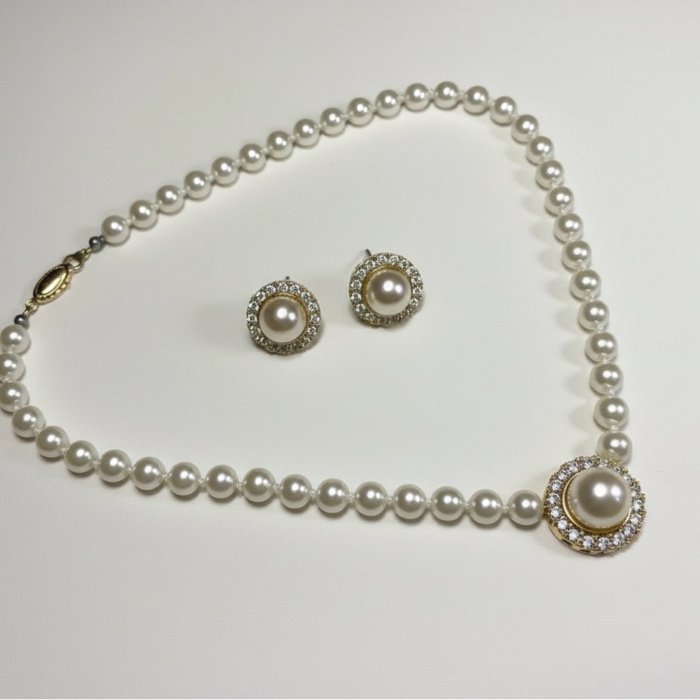 Bridal Elegant Pearl Necklace and Earring Set